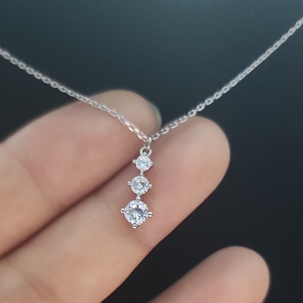 Elegant Silver Necklace with Diamond Accents